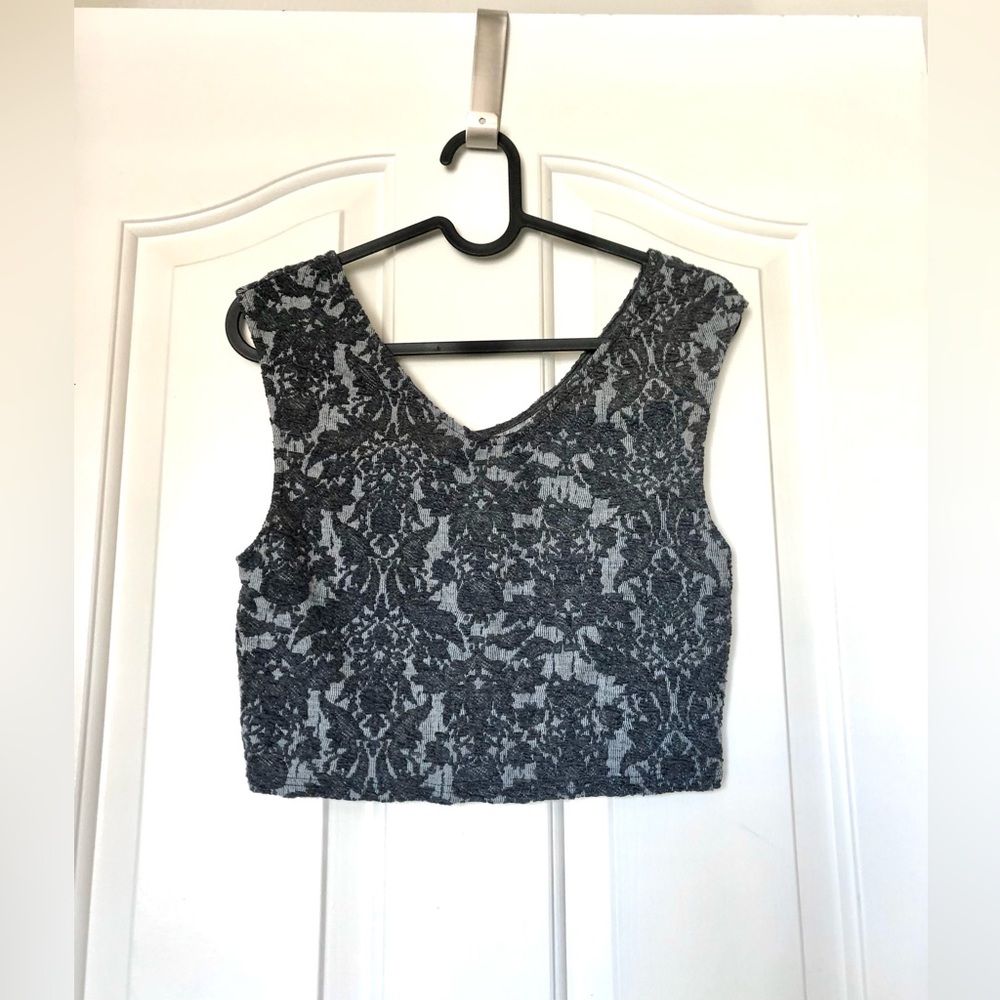 NWOT Top Shop Gray and Black Patterned V-Neck Cropped Tank Top